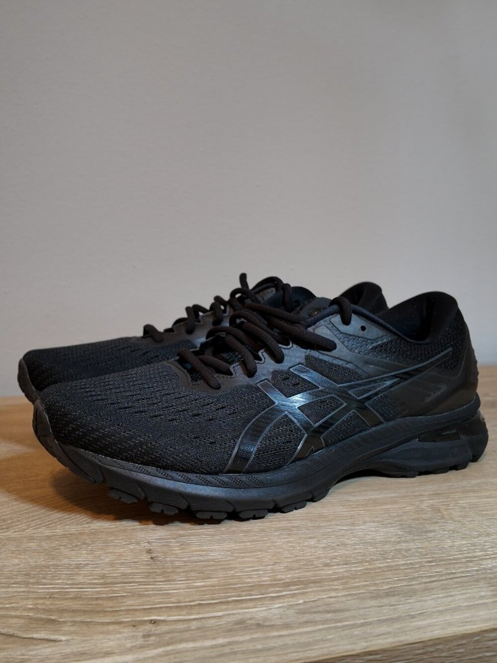 ASICS GT-2000 9 Black Shoe Size 11 - Wide  (style 1011A984) 2E